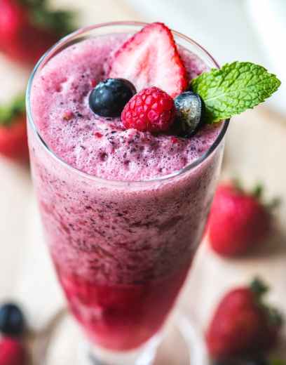 closeup photo of strawberry shake